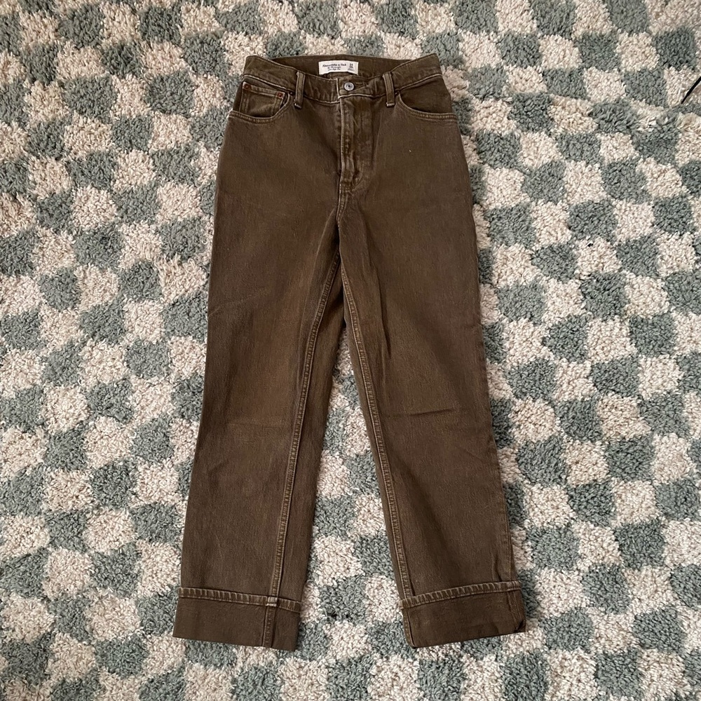 Abercrombie & Fitch High-Rise Straight Leg Jeans in Brown